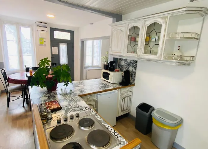 Maison Entière Plein Centre Du Village, La Trappe *